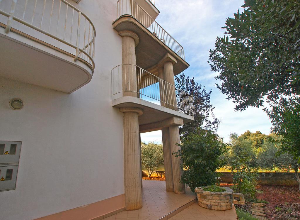 Apartments By The Sea 750 Pjescana Uvala Exterior photo
